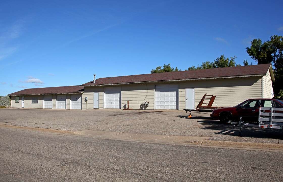 420 Forest St W in Belle Plaine, MN - Building Photo