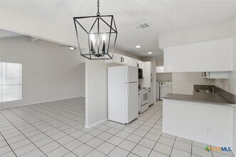 115 Crest Dr in San Marcos, TX - Building Photo - Building Photo