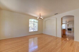 9417 Canmoor Cir in Elk Grove, CA - Building Photo - Building Photo