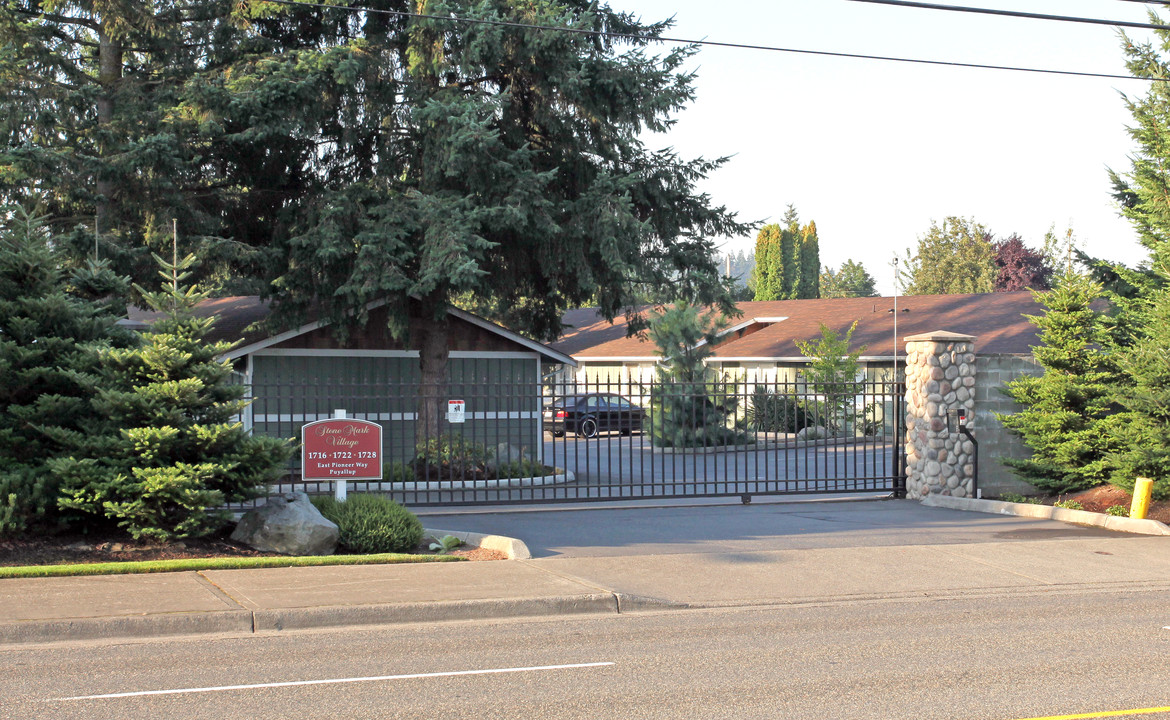 Stone Mark Village in Puyallup, WA - Building Photo