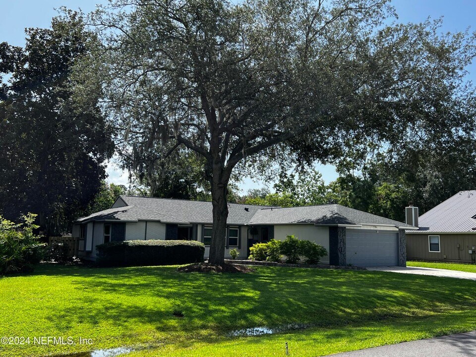 6137 Island Forest Dr in Orange Park, FL - Building Photo