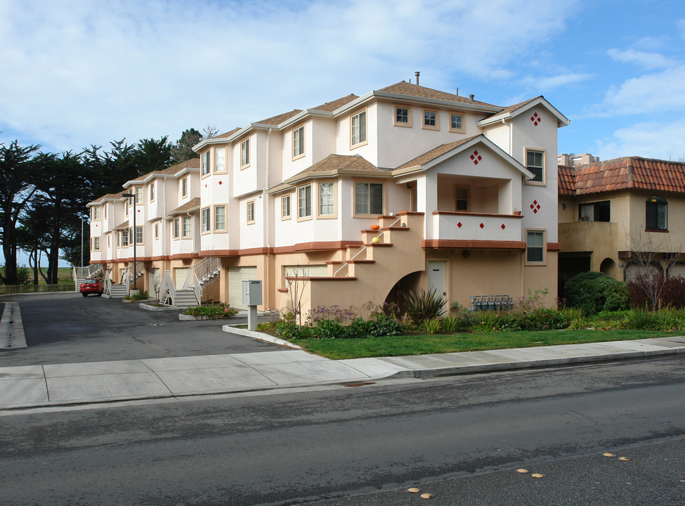 Pacific Pines in Pacifica, CA - Building Photo