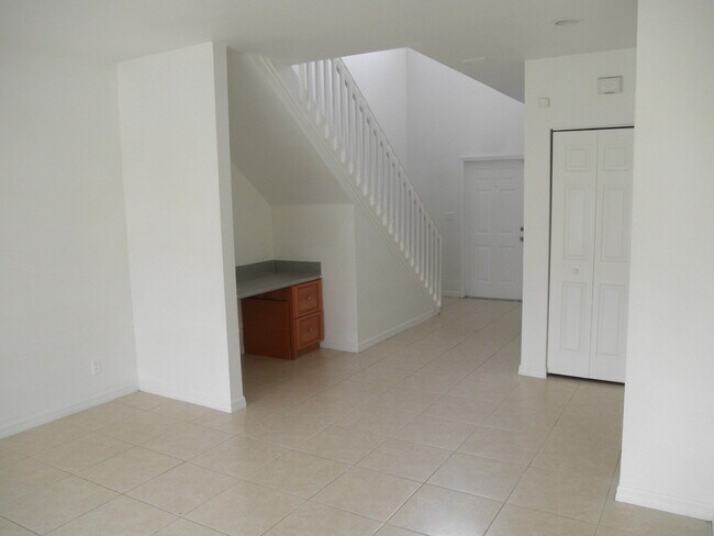 912 Talia Cir in Lake Worth Beach, FL - Foto de edificio - Building Photo