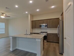 321 Lincoln Cir in Saginaw, TX - Building Photo - Building Photo