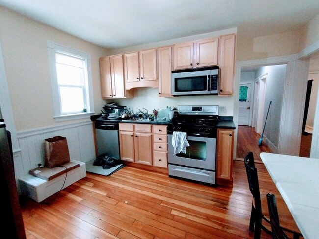property at 86 Conwell Ave