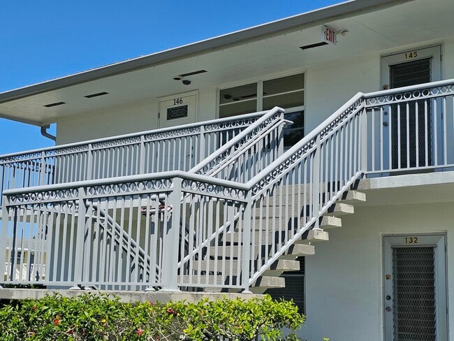145 Sheffield E in West Palm Beach, FL - Building Photo - Building Photo