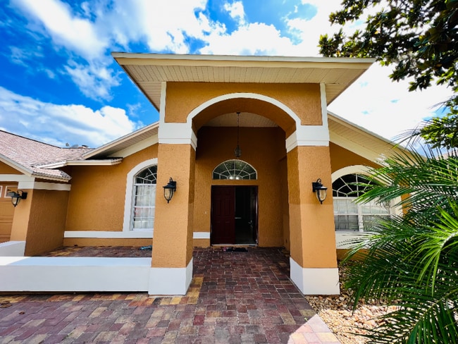 3909 Yellow Finch Ln in Lutz, FL - Building Photo - Building Photo