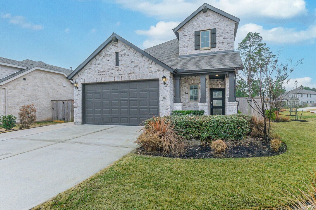 122 Vine Mint Dr in Montgomery, TX - Building Photo