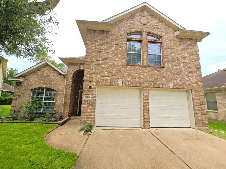 16514 Bluff Springs Dr in Houston, TX - Building Photo