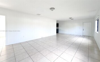 1489 NW 59th St, Unit 1487 in Miami, FL - Building Photo - Building Photo