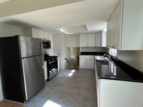 825 Carol Ave in Elgin, IL - Building Photo - Building Photo