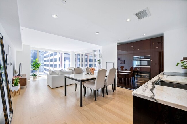 135 W 52nd St in New York, NY - Building Photo - Building Photo