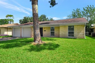 801 Arbor Dr in Deer Park, TX - Building Photo - Building Photo