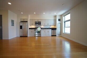 601 Albany St in Boston, MA - Building Photo - Building Photo