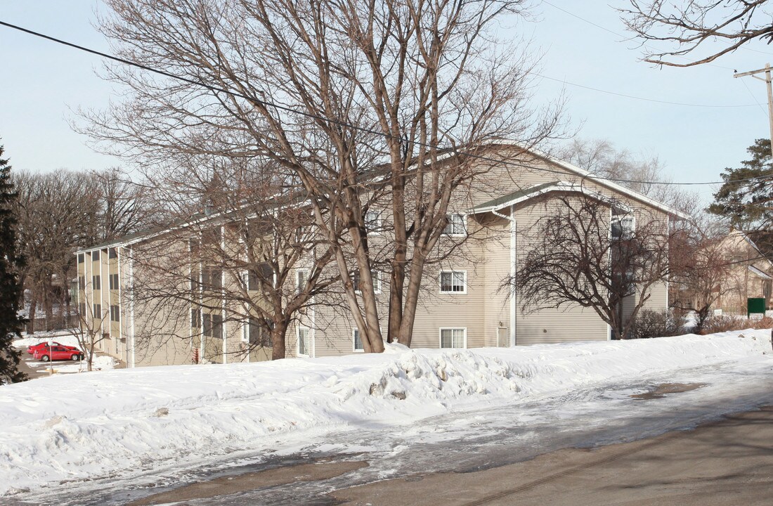 Bridgeway in Robbinsdale, MN - Foto de edificio