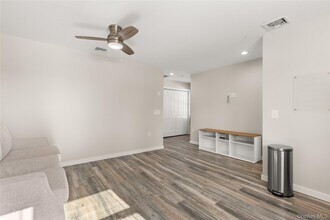 341 Main St-Unit -C in Islip, NY - Building Photo - Building Photo