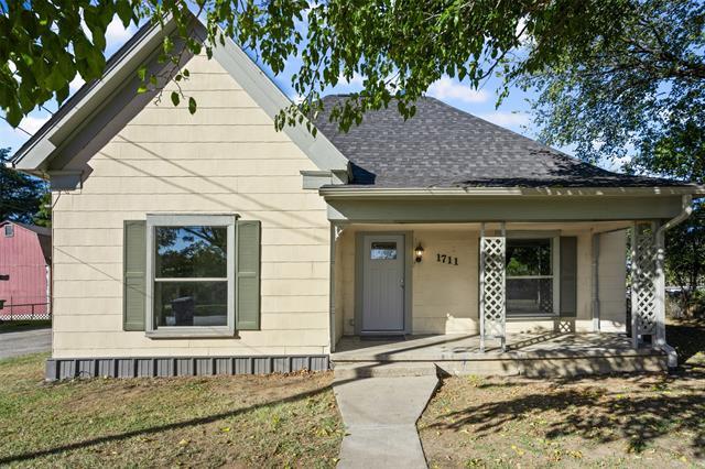 1711 Halsell St in Bridgeport, TX - Building Photo - Building Photo