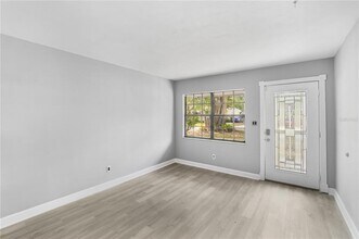 6013 N Otis Ave in Tampa, FL - Building Photo - Building Photo