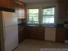 32 Newcastle Rd in Boston, MA - Building Photo