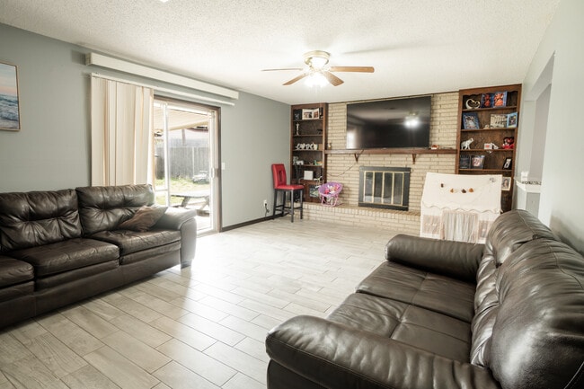 2308 SW 76th St in Oklahoma City, OK - Foto de edificio - Building Photo