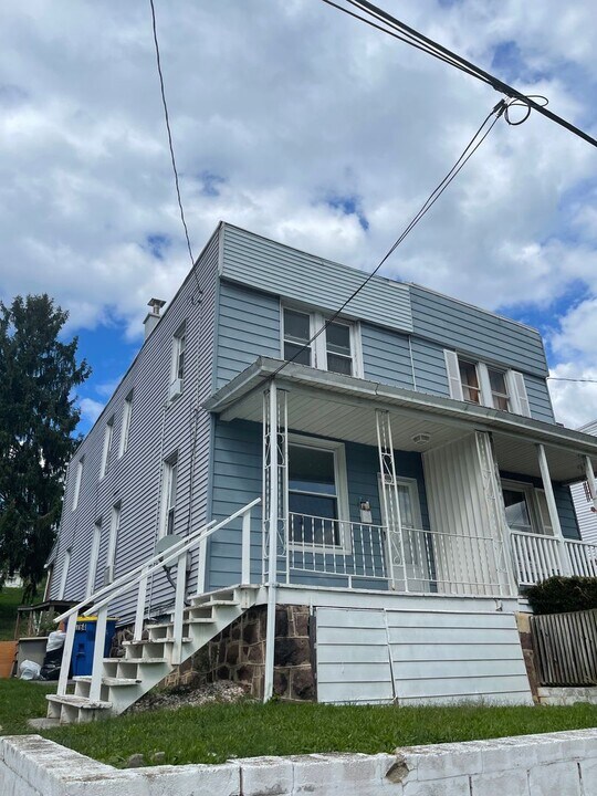 6764 Huntingdon St in Harrisburg, PA - Foto de edificio