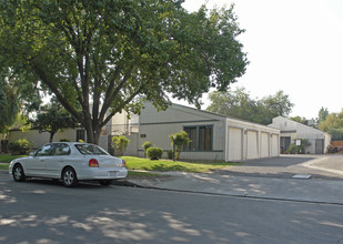 5216-5226 E Liberty Ave in Fresno, CA - Foto de edificio - Building Photo