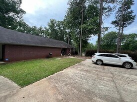 1088 Pierce Rd in Phenix City, AL - Building Photo