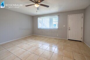 960 N Jay St, Unit A in Chandler, AZ - Building Photo