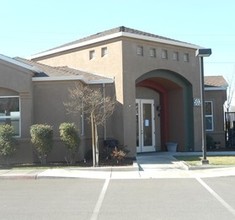 Court of Fountains Townhomes in Los Banos, CA - Building Photo - Building Photo