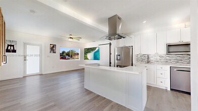 6760 SW 19th St in Miami, FL - Building Photo - Building Photo