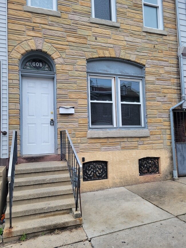 property at 605 N 10th St