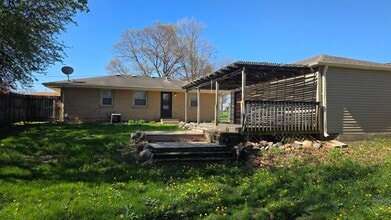 2564 E Tiffin Ave in Des Moines, IA - Building Photo - Building Photo