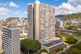 Banyan Tree Plaza in Honolulu, HI - Building Photo