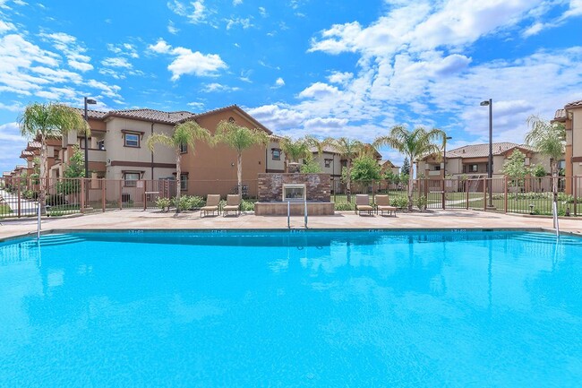 Watermark Apartment Homes in Bakersfield, CA - Foto de edificio - Building Photo