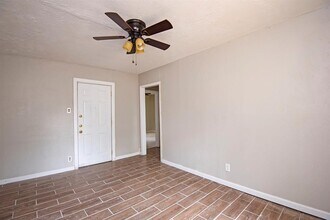 6725 Bunche Dr in Houston, TX - Building Photo - Building Photo
