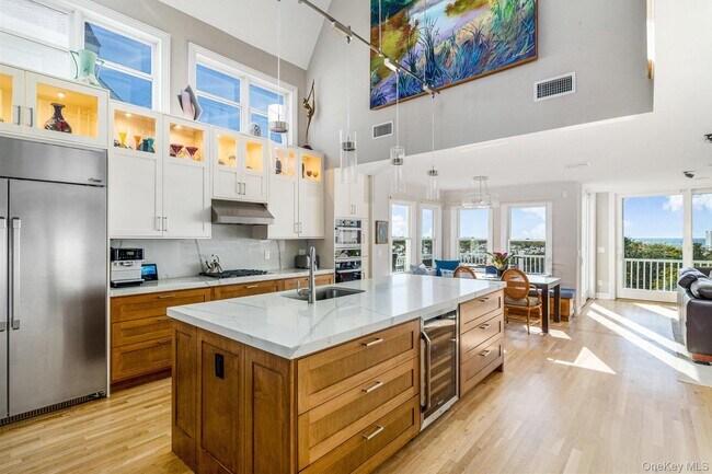 803 Dune Rd in Westhampton Beach, NY - Building Photo - Building Photo