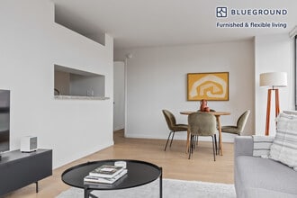 255 W 94th St in New York, NY - Building Photo - Building Photo