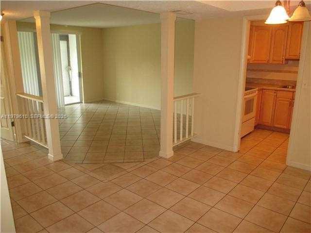 3710 Inverrary Dr in Lauderhill, FL - Foto de edificio - Building Photo