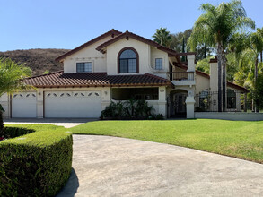 68 Westbrook Ln in Pomona, CA - Foto de edificio - Building Photo