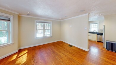 7 Gem Ave, Unit 7 in Boston, MA - Building Photo - Building Photo