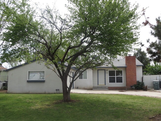 property at 5048 E Lamona Ave