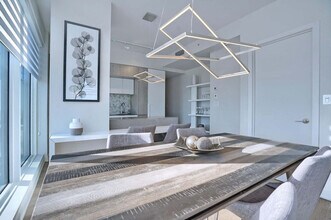 1215 Rue Saint-Antoine O in Montréal, QC - Building Photo - Building Photo