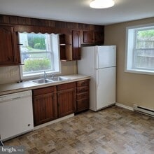 826 Maple St in Waynesboro, PA - Building Photo - Building Photo