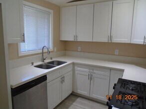 319 E Nugent St in Lancaster, CA - Building Photo - Building Photo