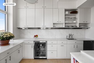 181 E 90th St in New York, NY - Building Photo - Building Photo