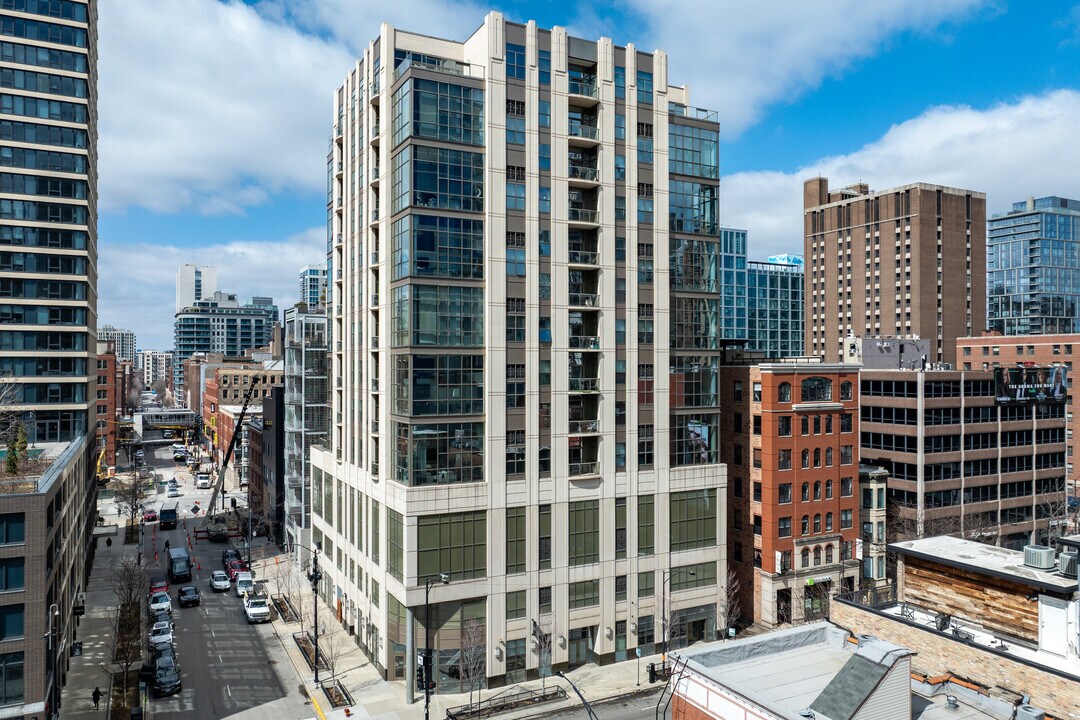 The Superior at LaSalle in Chicago, IL - Building Photo