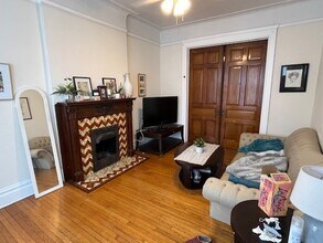 909 W Newport Ave, Unit 3 in Chicago, IL - Foto de edificio - Building Photo