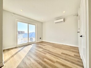 24 Wellington St in Welland, ON - Building Photo - Building Photo