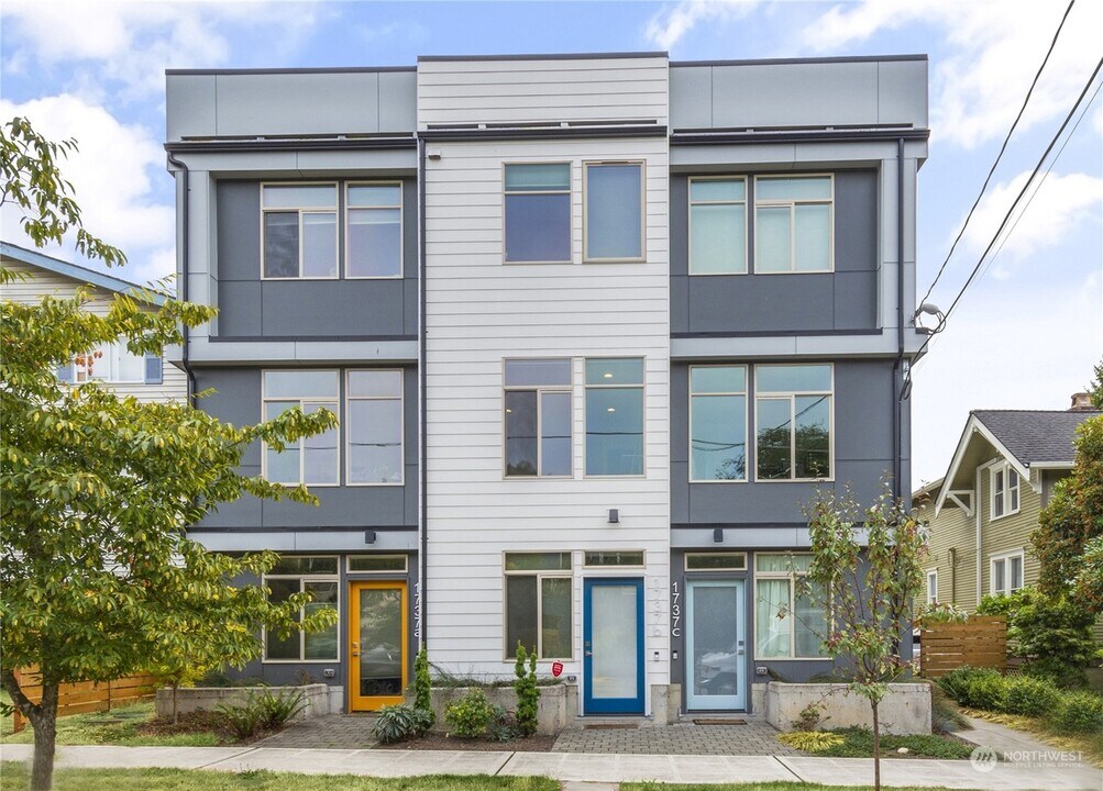 1737 NW 61st St in Seattle, WA - Foto de edificio