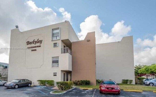 10900 SW 104th St in Miami, FL - Building Photo - Building Photo